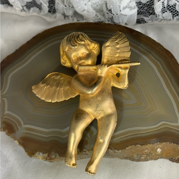 VINTAGE GOLD ANTIQUED ANGEL PENDANT/ BROOCH WITH FLUTE IN HAND - Picture 2 of 4